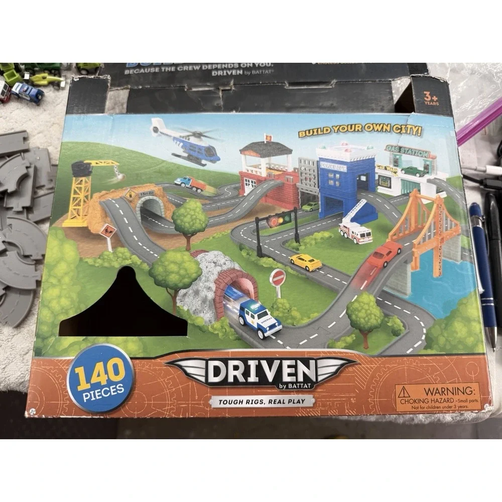 Driven by Battat Build Your Own City Playset with Fire Station for Kids 140pcs